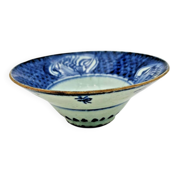 Chinese blue porcelain bowl, early 19th century.