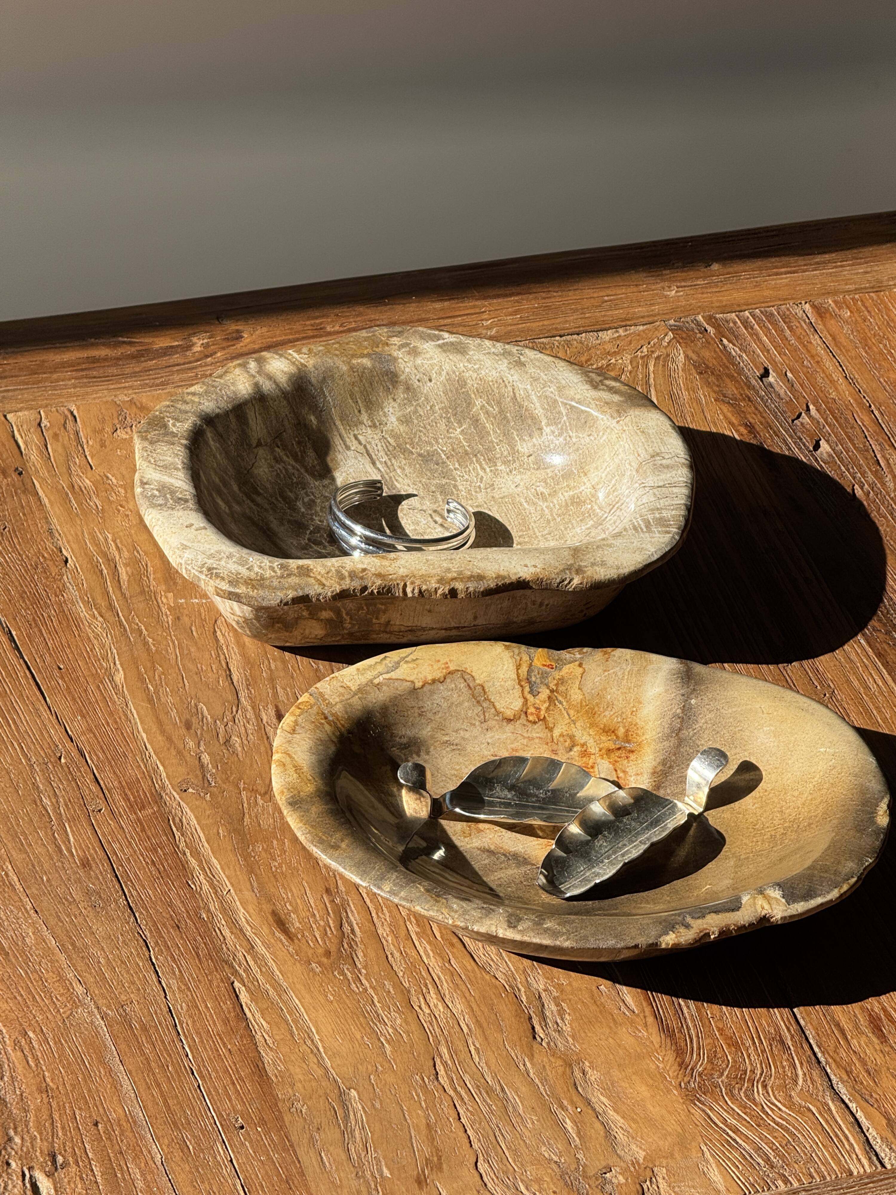 Dark beige oval petrified wood bowl 25x19 - 3782