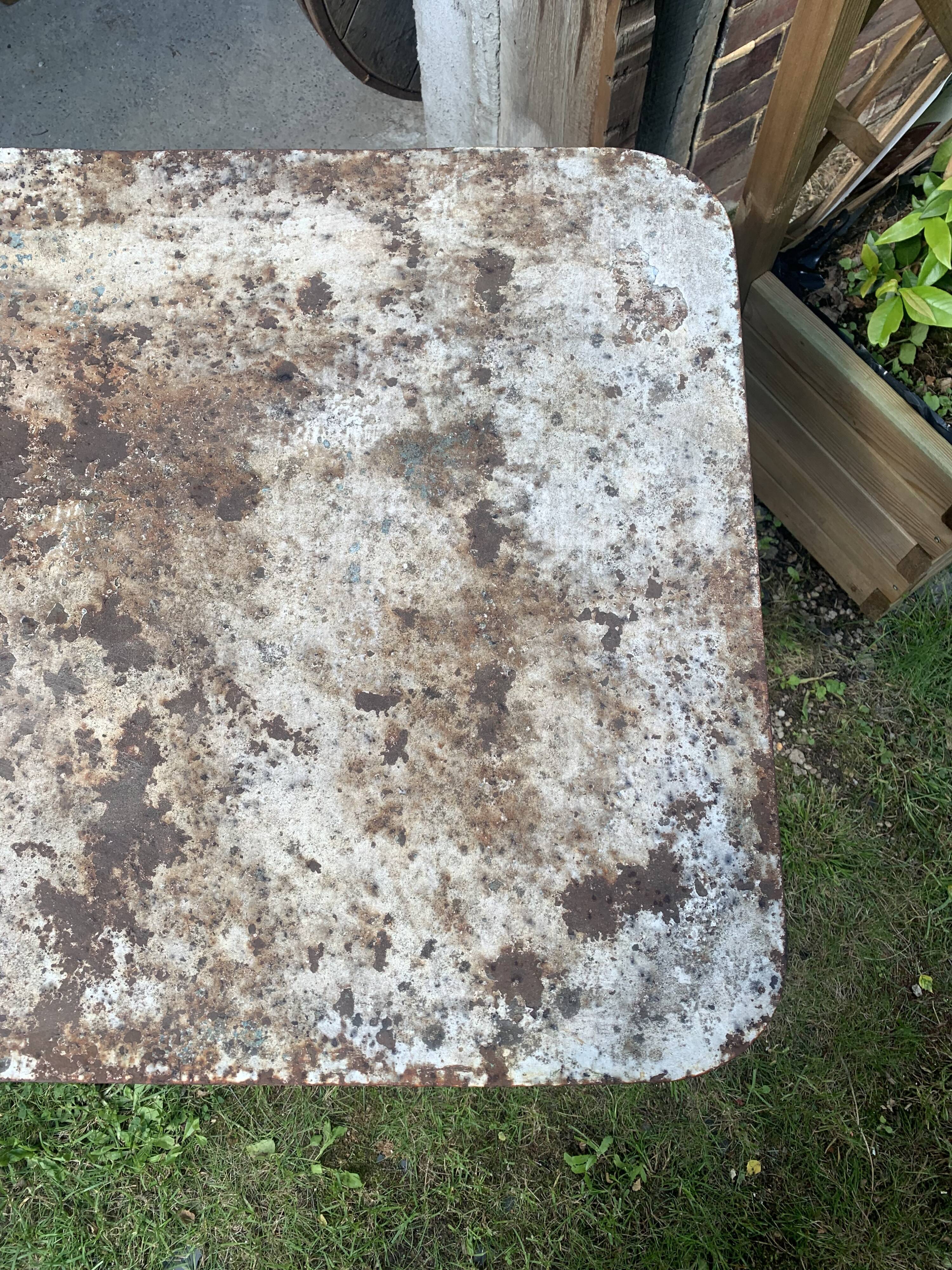 Rectangular folding garden table