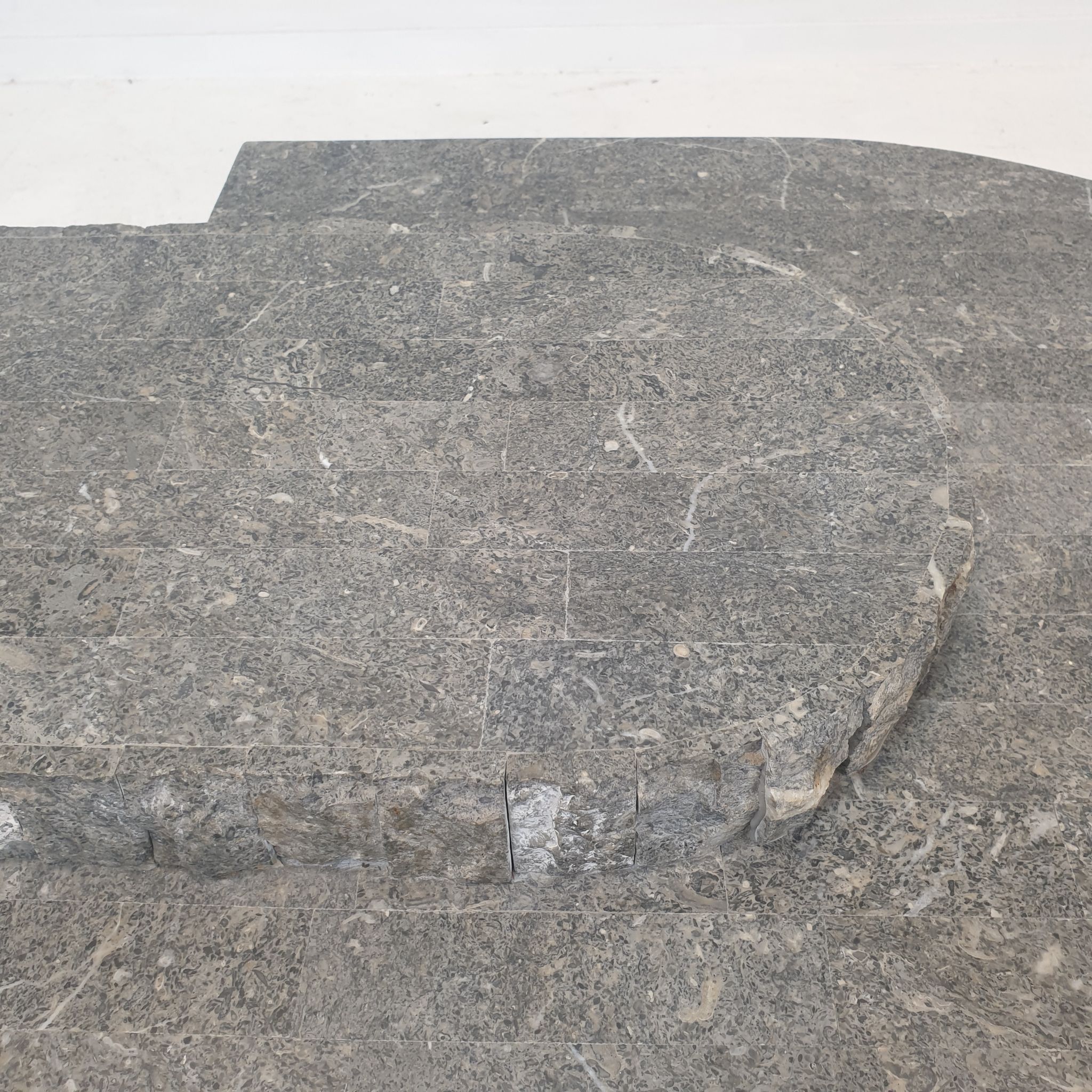 Table basse en pierre fossile, Magnussen Ponte, années 1980