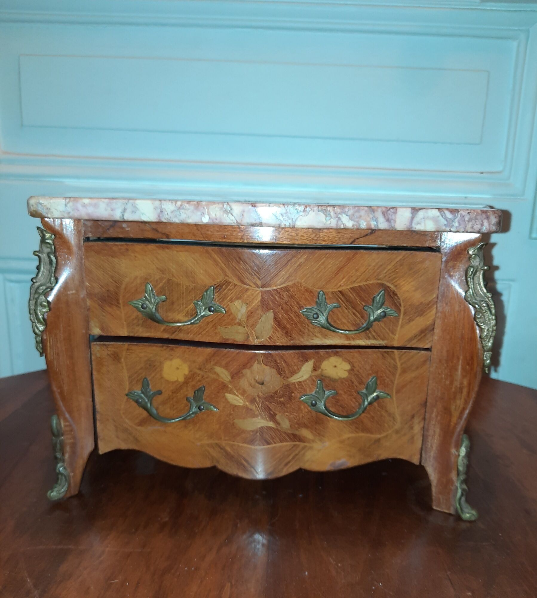 Miniature chest of drawers in Louis XV style marquetry