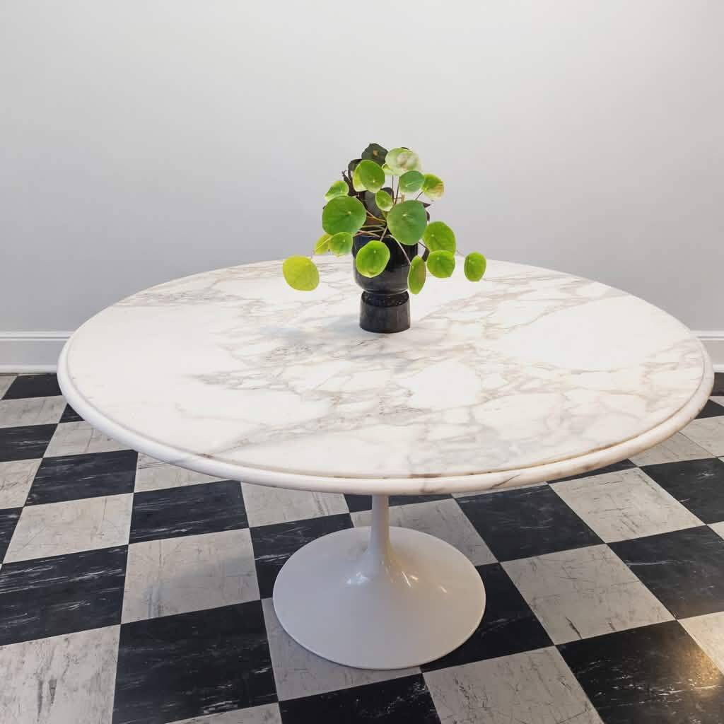 Tulip table Knoll Saarinen 1960 white marble
