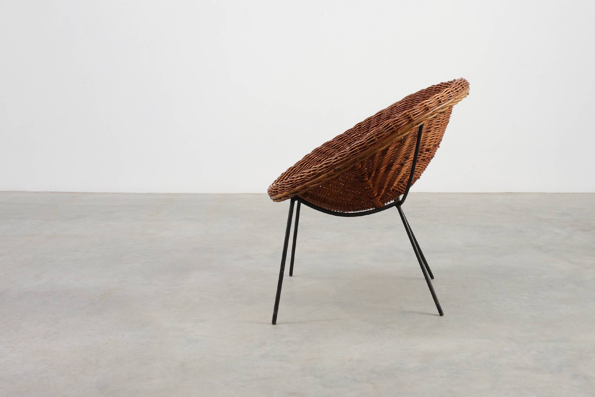 Fauteuil en osier tressé, en rotin et en fer des années 1960, Italie.
