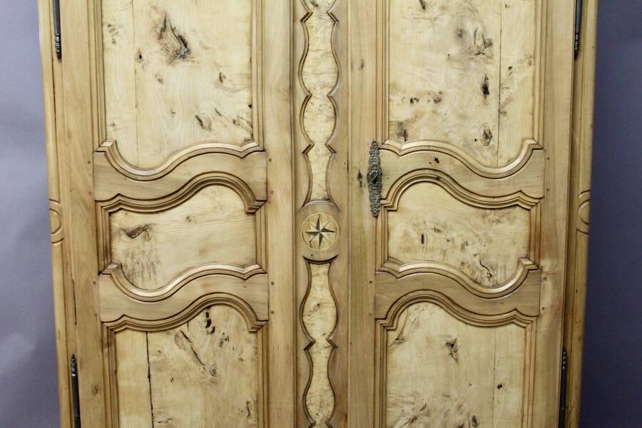 19th Century Bressane Cabinet in Burl Ash