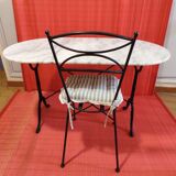 Bistro table in marble and cast iron legs and two matching chairs in black cast iron