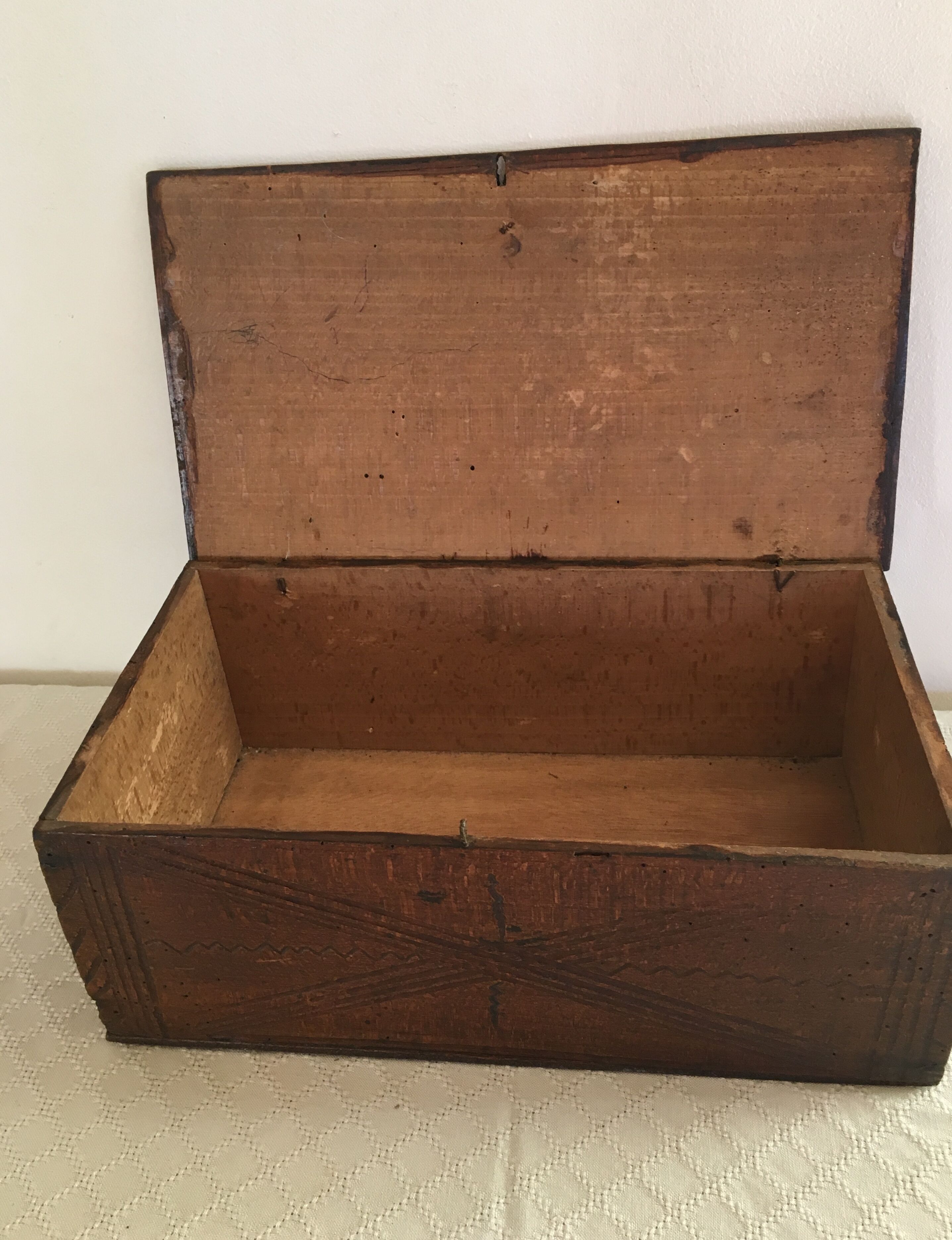 Popular Art wooden box