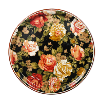Woven leaf tray decorated with flowers