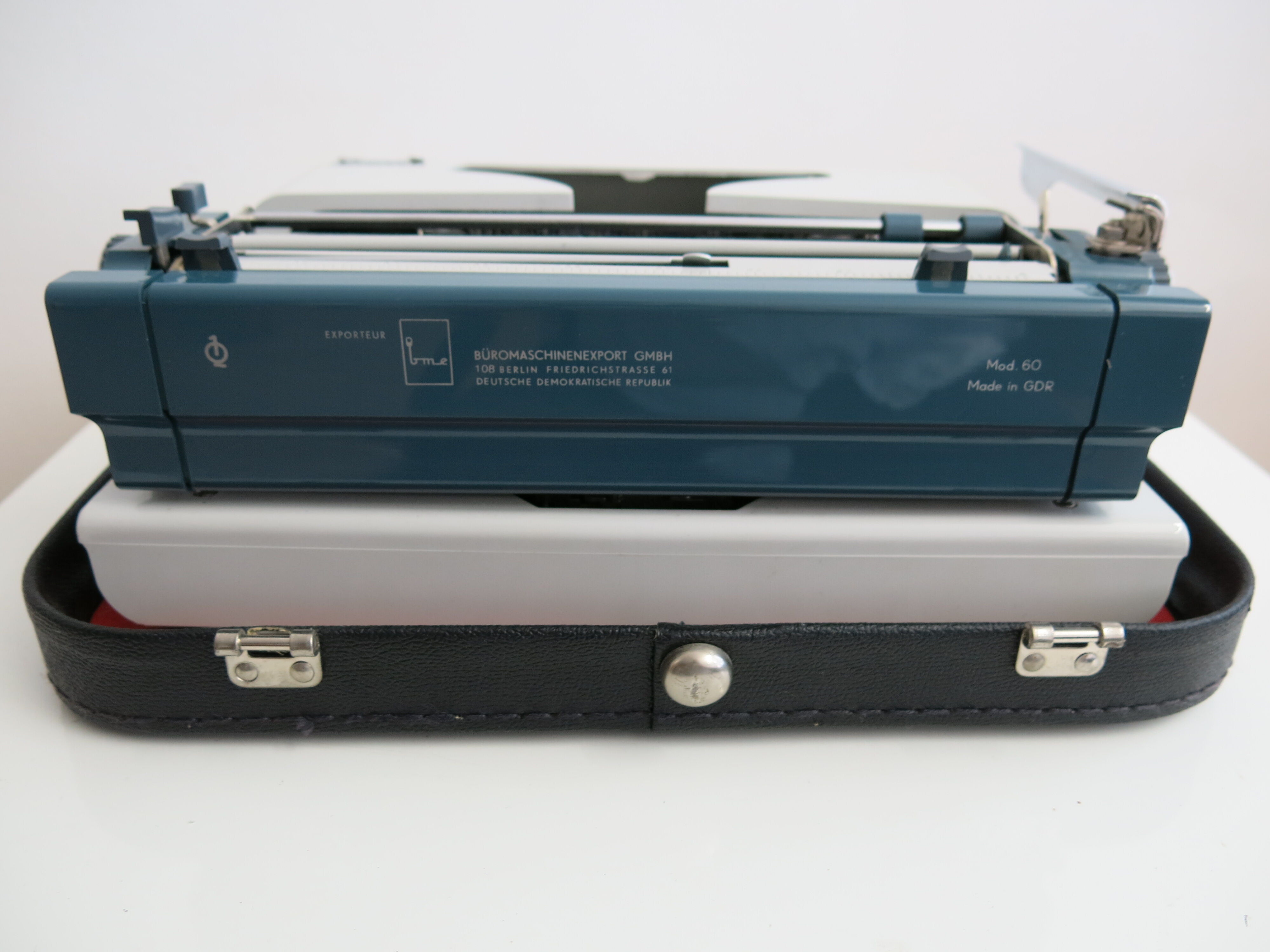 Typewriter Daro Erika Model 60