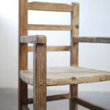 Ancienne chaise haute en bois pour enfant