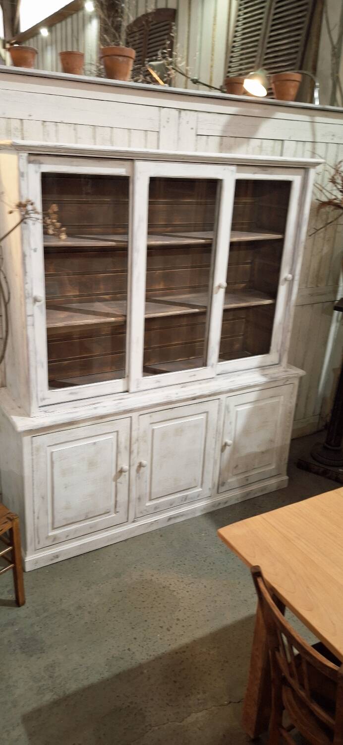 Buffet with 2 glass doors