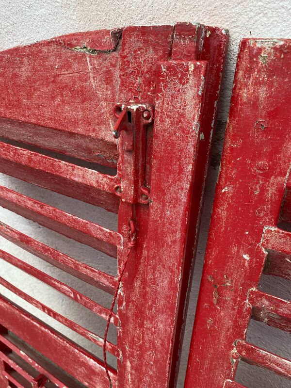 Paire de volets rouge