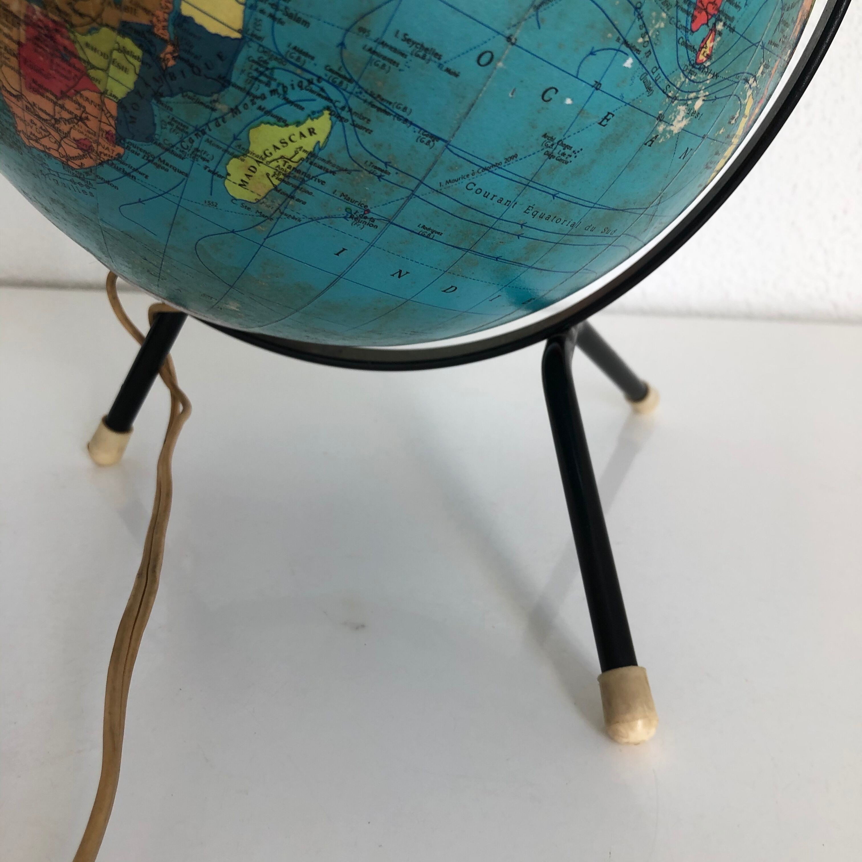 Globe terrestre tripode Taride verre de 1967 - 28 cm
