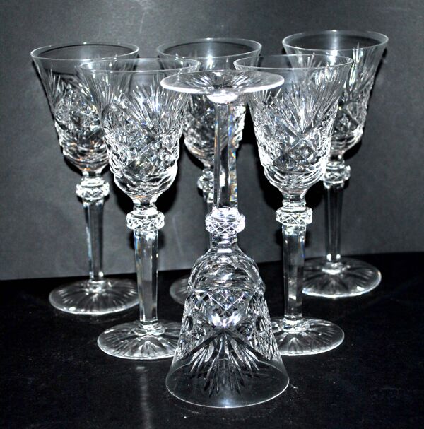 Lot de 6 verres à vin en cristal taillé diamant lemberg ou saint-louis 17cm