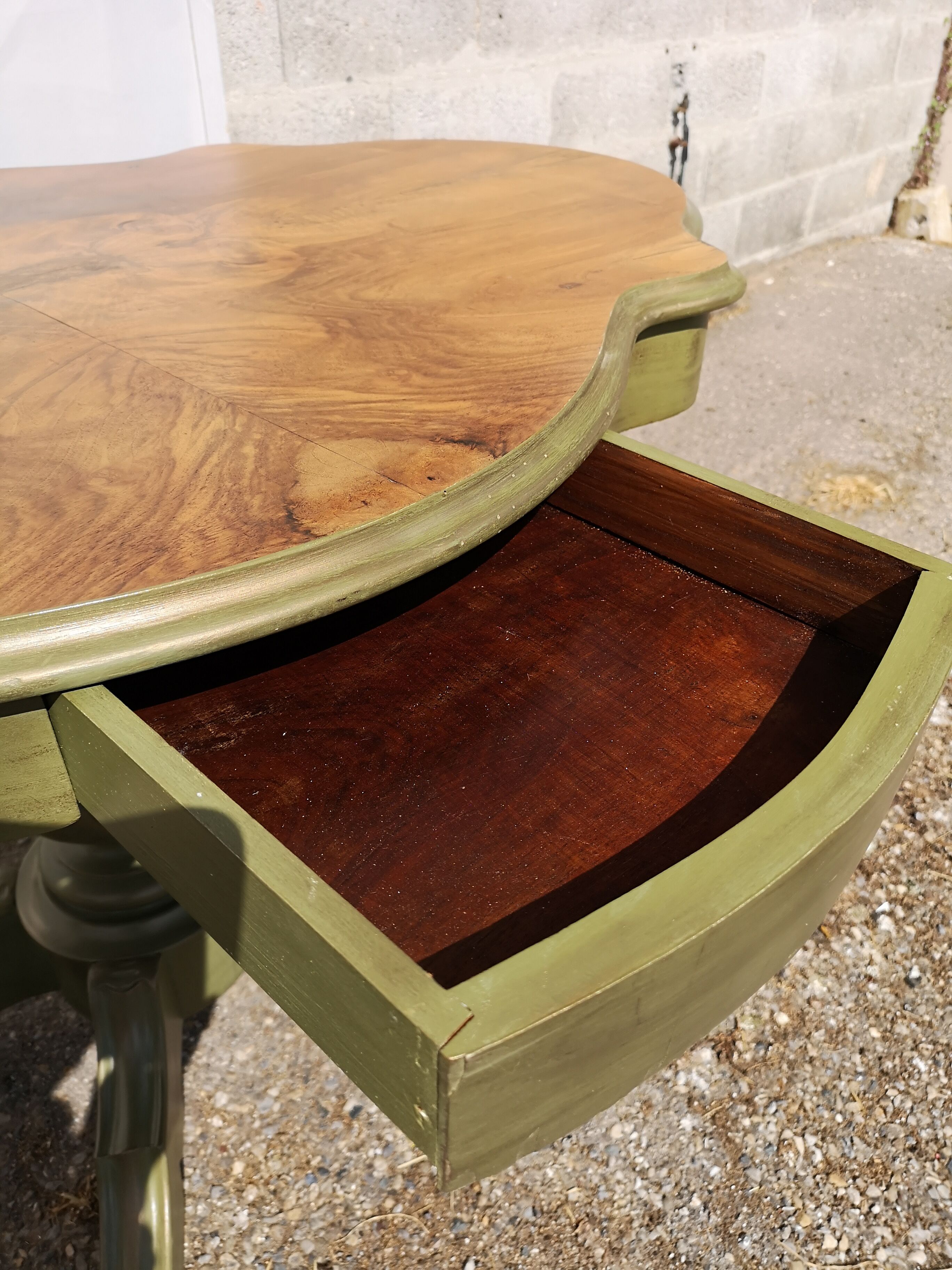 Violin table