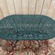 Table de jardin en fer peint style Art Nouveau