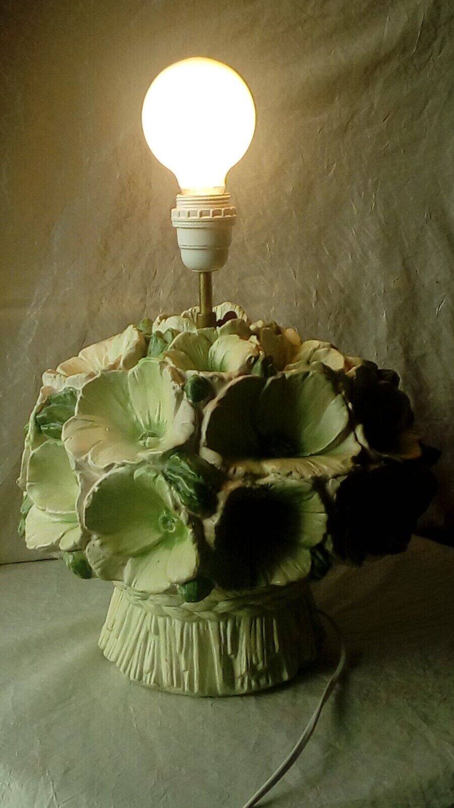 Lampe de salon a poser en ceramique bouquet de fleurs