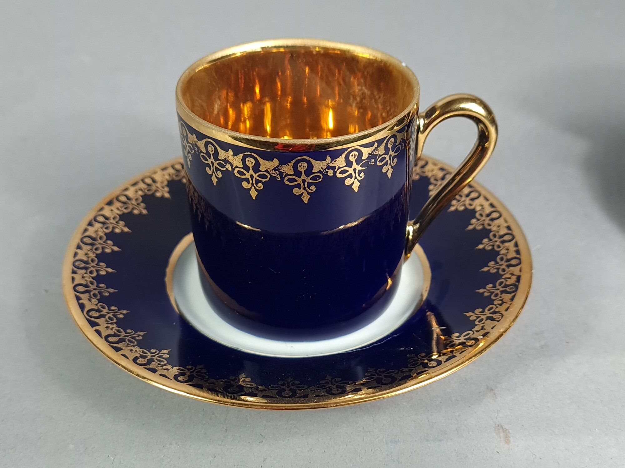 2 coffee cups shape Limoges porcelain litron, blue oven SB