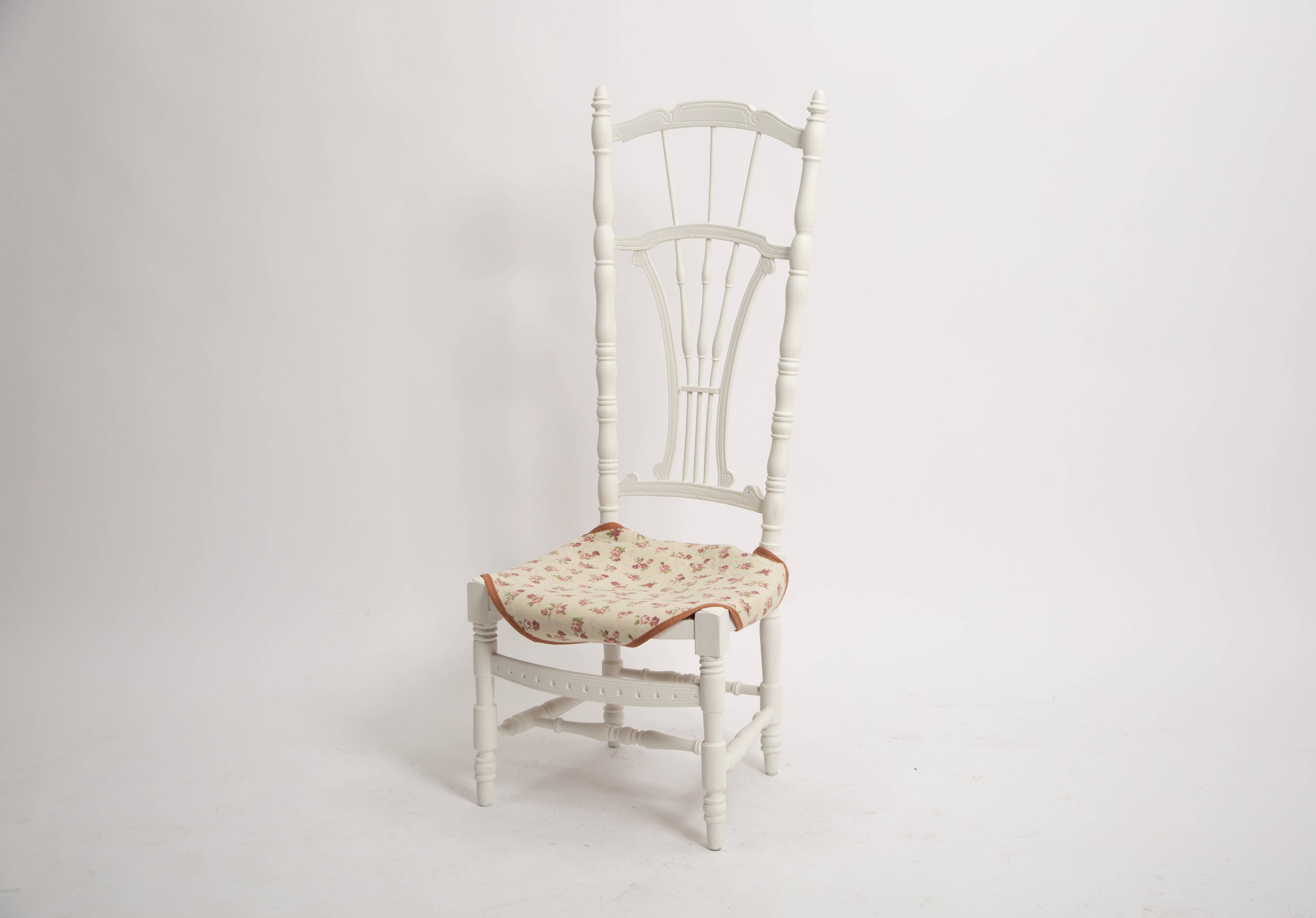 Napoleon 3 shabby white nurse chair