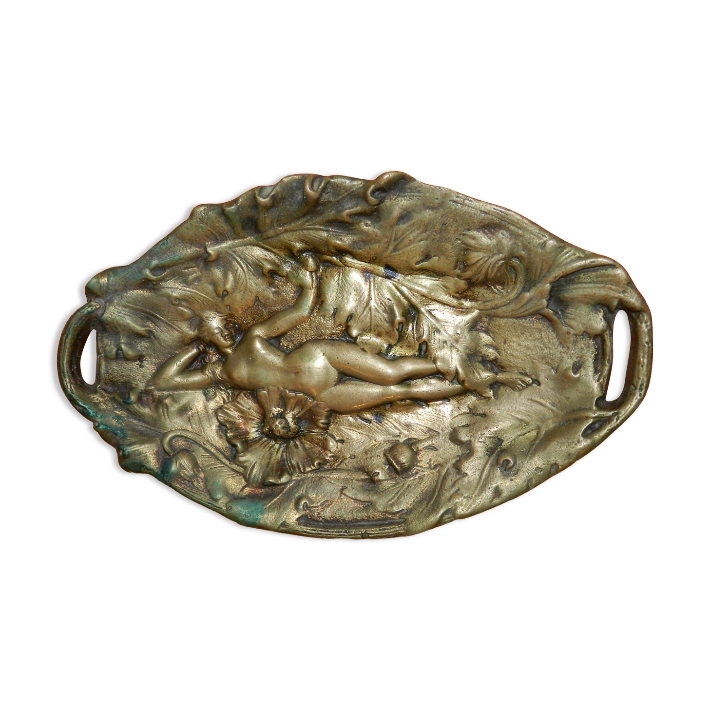 Bronze cup of the late nineteenth century representing a
