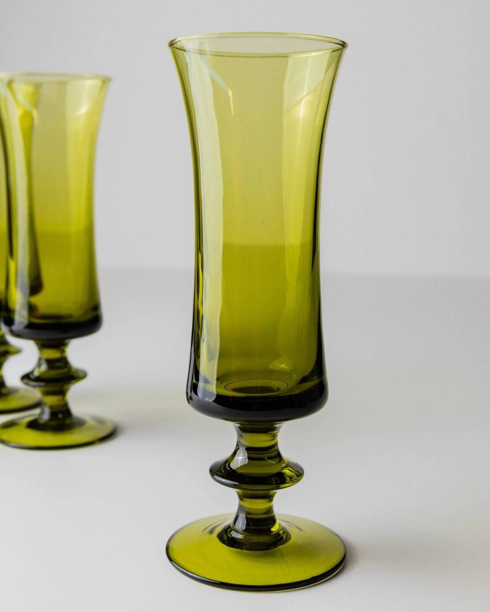 4 green Murano glass drinking glasses - mid-century Italian stemware, olive - 1970s retro cocktail set