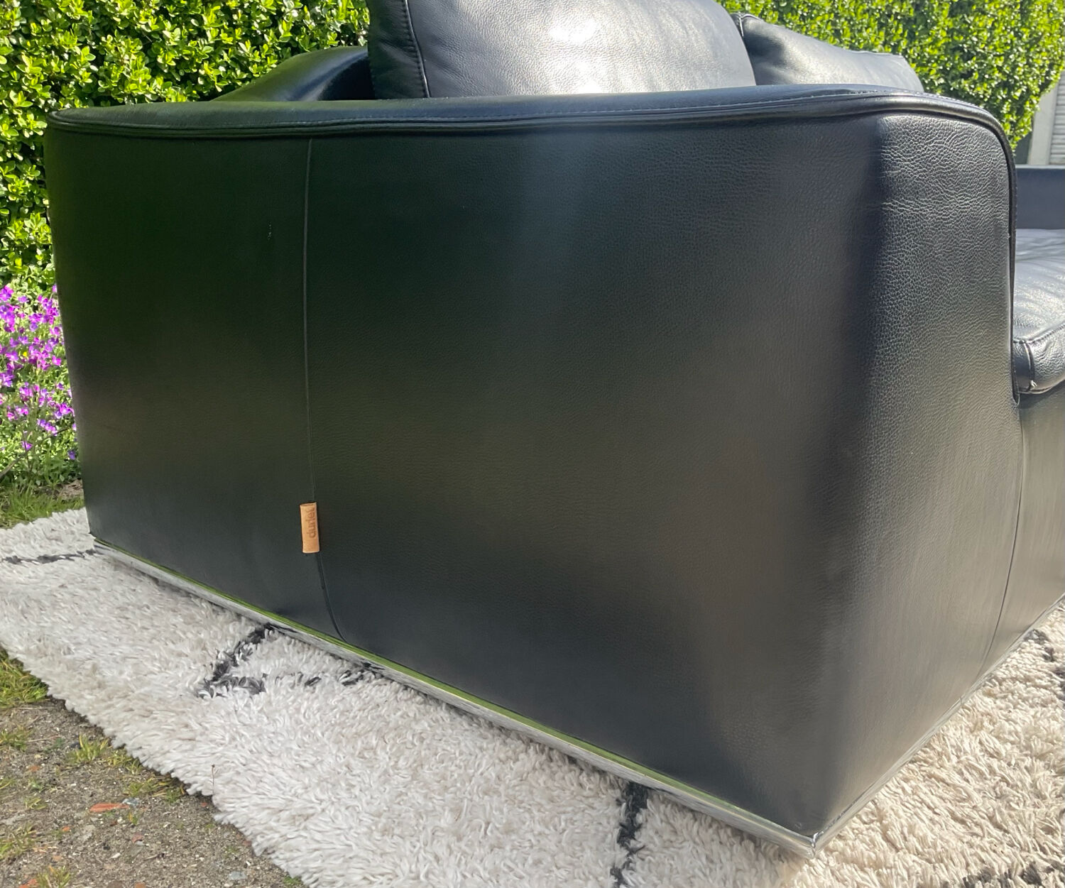 High-quality black leather Durlet sofa