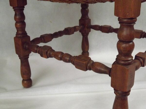 Chaise en bois française antique tournée avec siège en paille