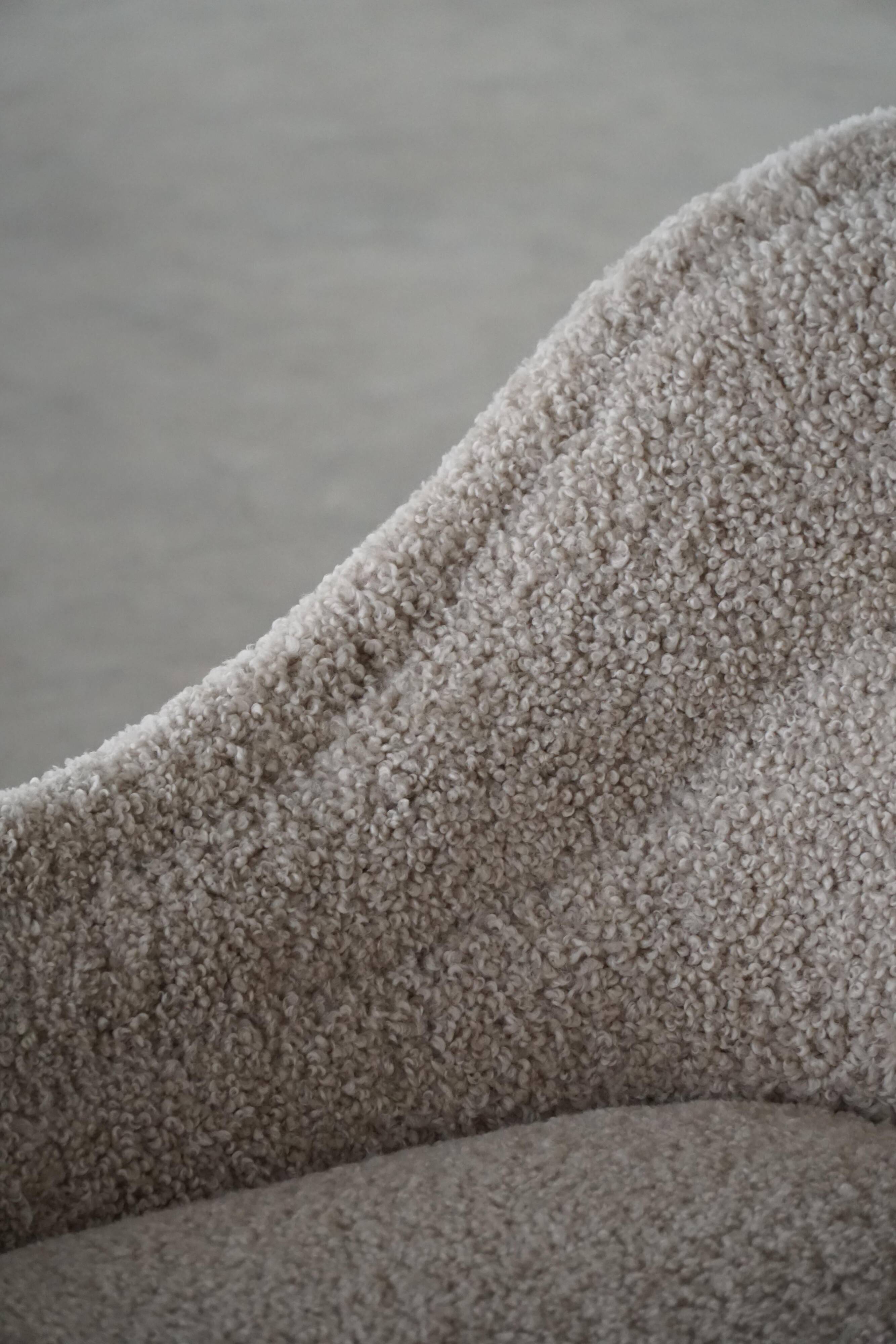 Antique Danish sculptural chaise longue from the 19th century, reupholstered in lambswool.