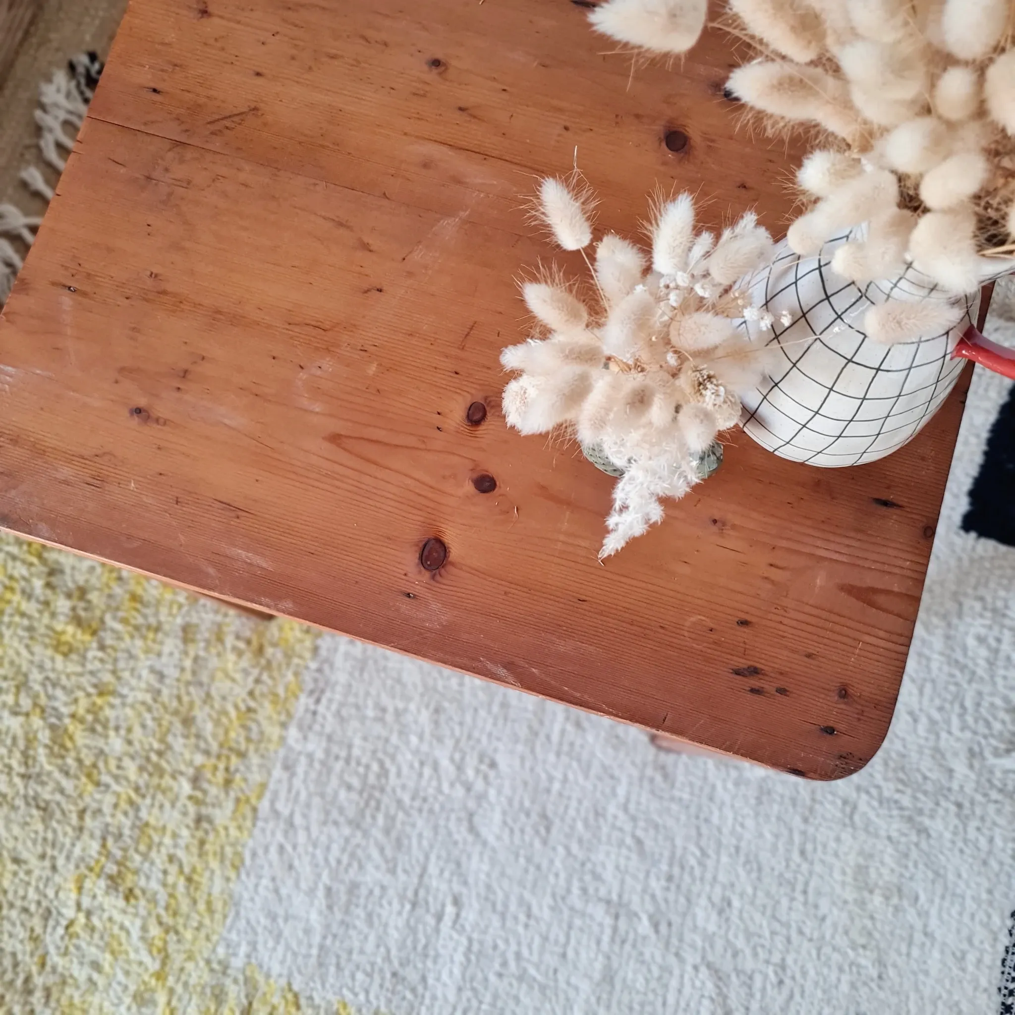 Petite table ou bout de canapé en bois