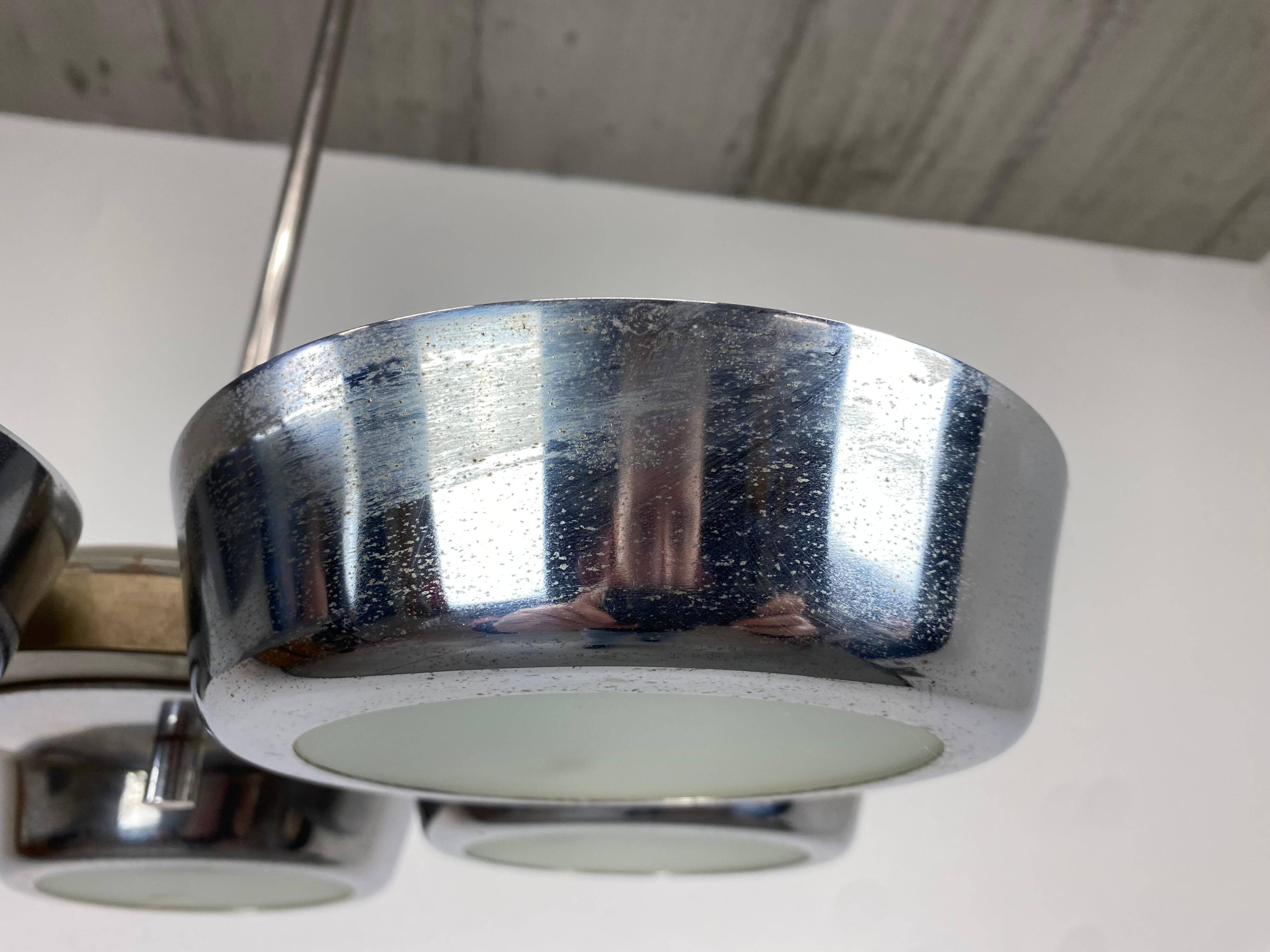 Suspended UFO lamp from the space age