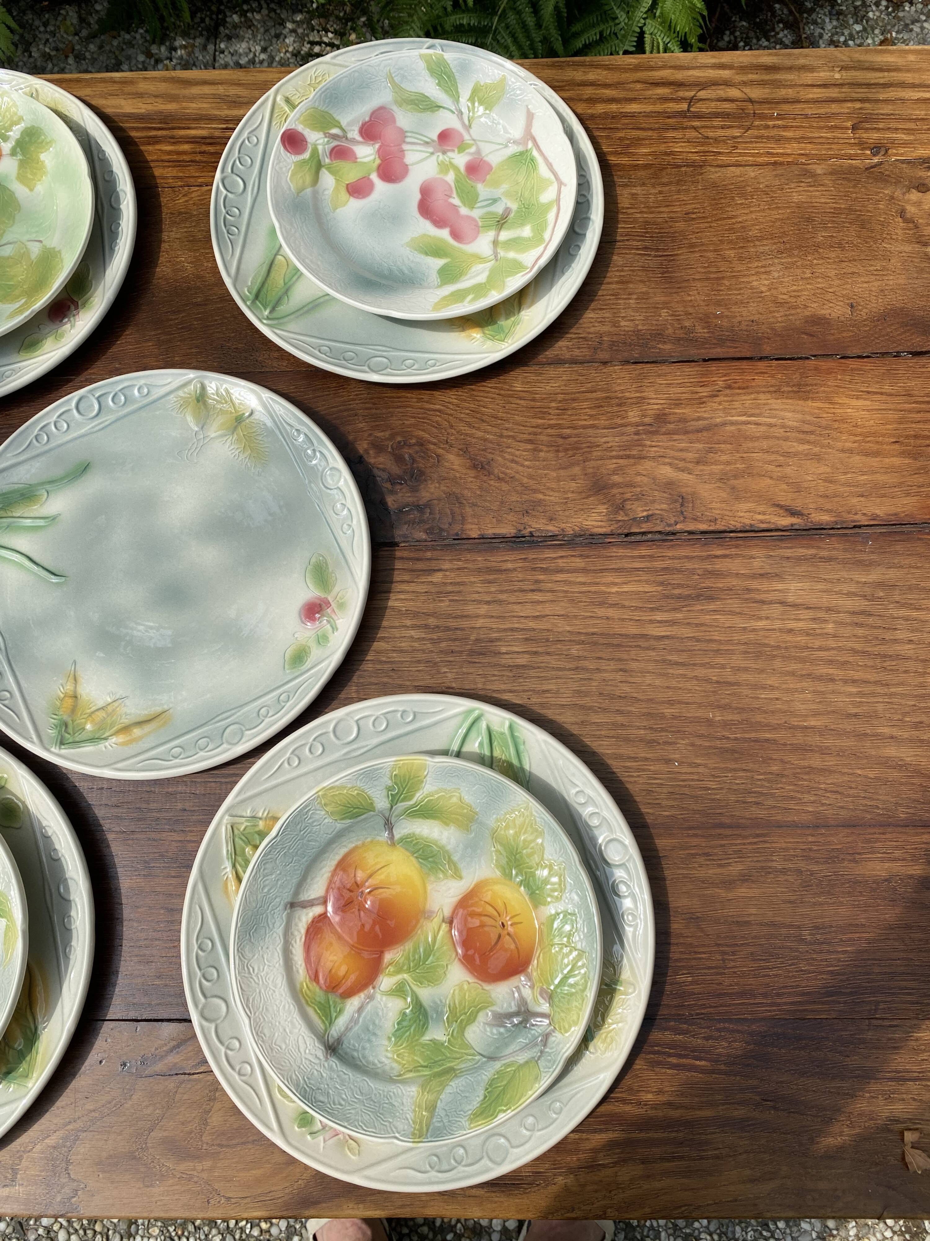 Service 10 plates and 14 sub-plates St Clement