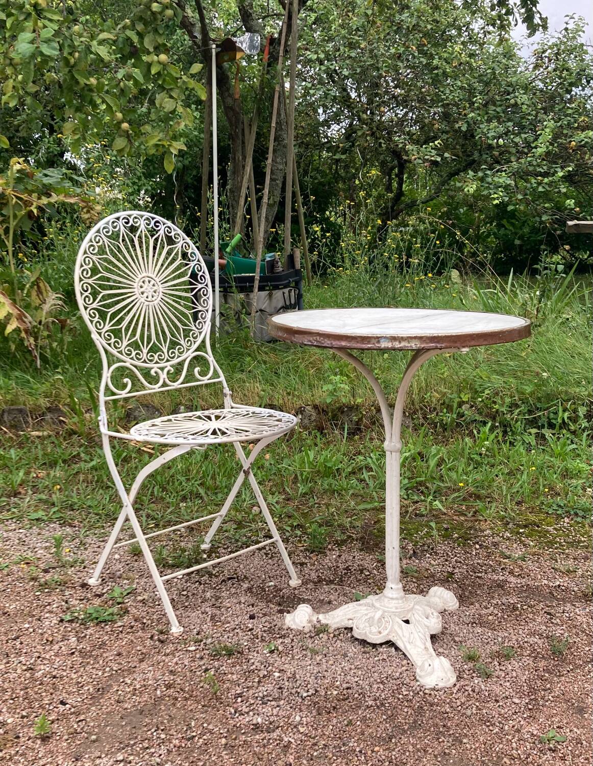 Foldable medallion garden chair from the 20th century in wrought iron with Heart motifs