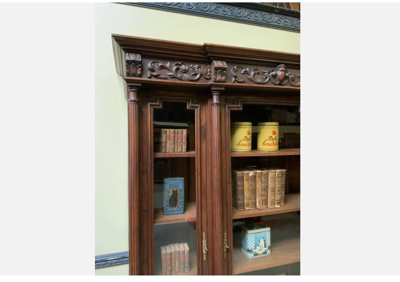 Antique Neo-Renaissance bookcase, display cabinet, walnut