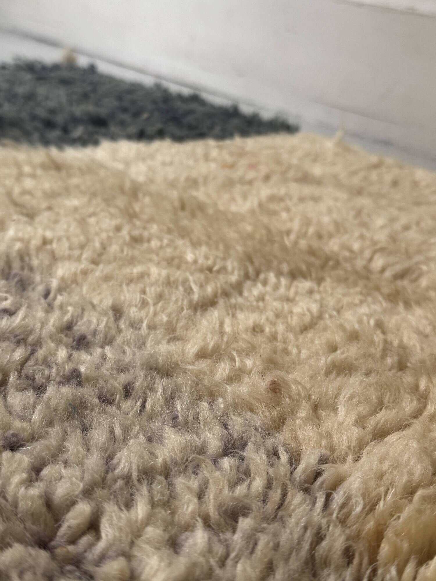 Thick vintage Berber rug, 100% handwoven sheep wool.