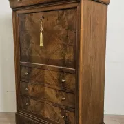 Secretary from the Louis Philippe era – a dozen – in walnut – 19th century