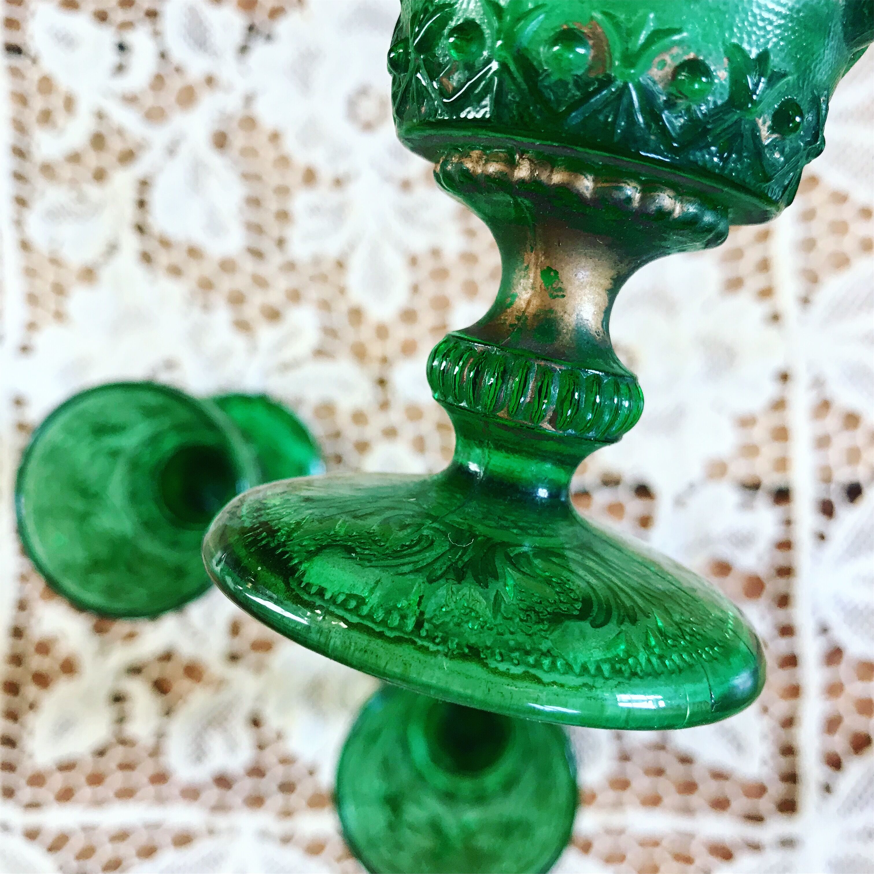 Set of 3 small glasses in Porto on foot. Green and gold glasses. Vintage. Vintage dishes. Art of the table