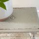 Tabouret vintage gris perle patiné