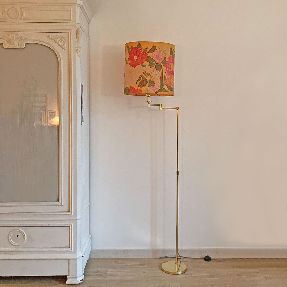 Brass e-reader floor lamp
