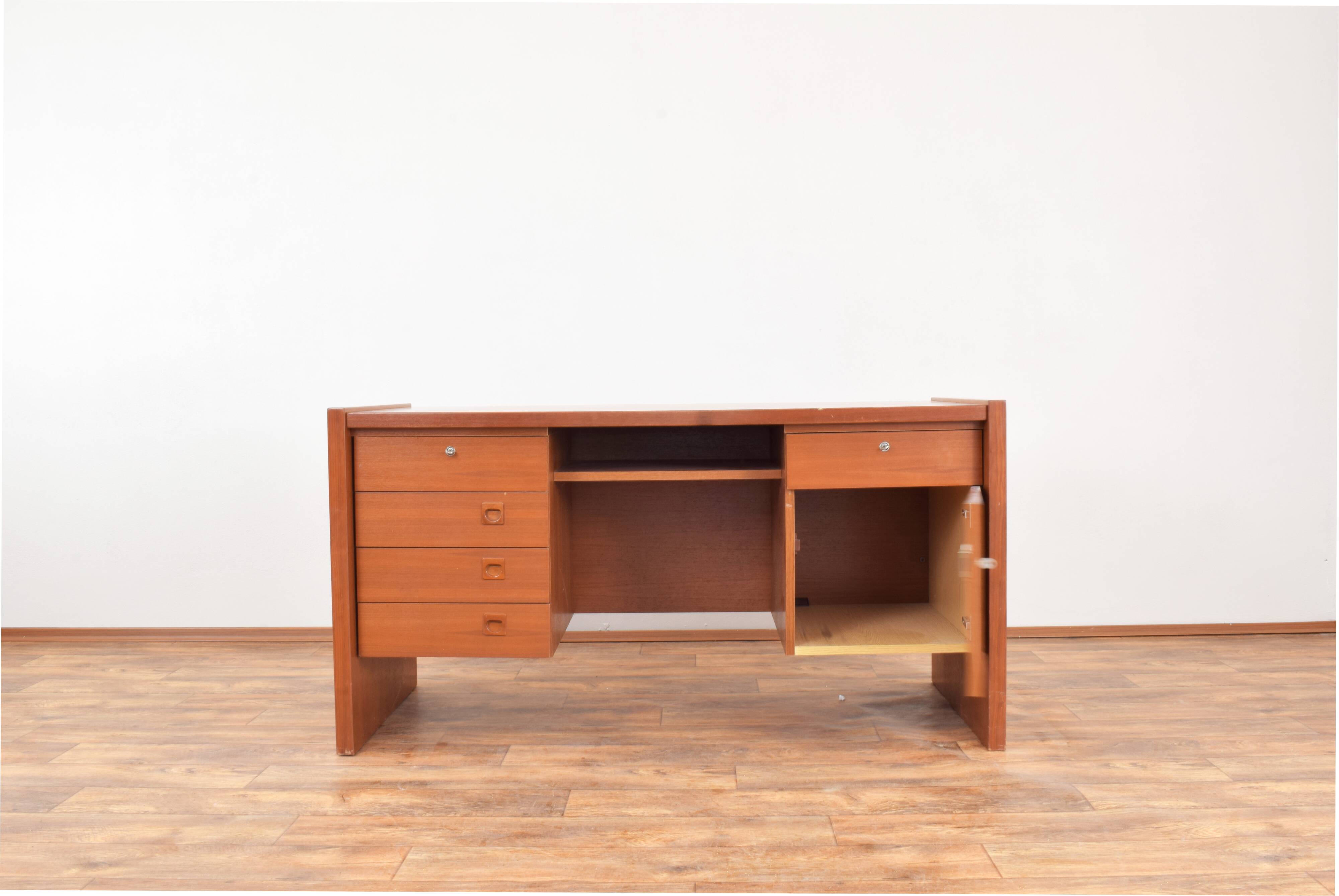 Mid-Century Danish Teak Desk, 1980s.