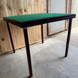 Folding gaming table