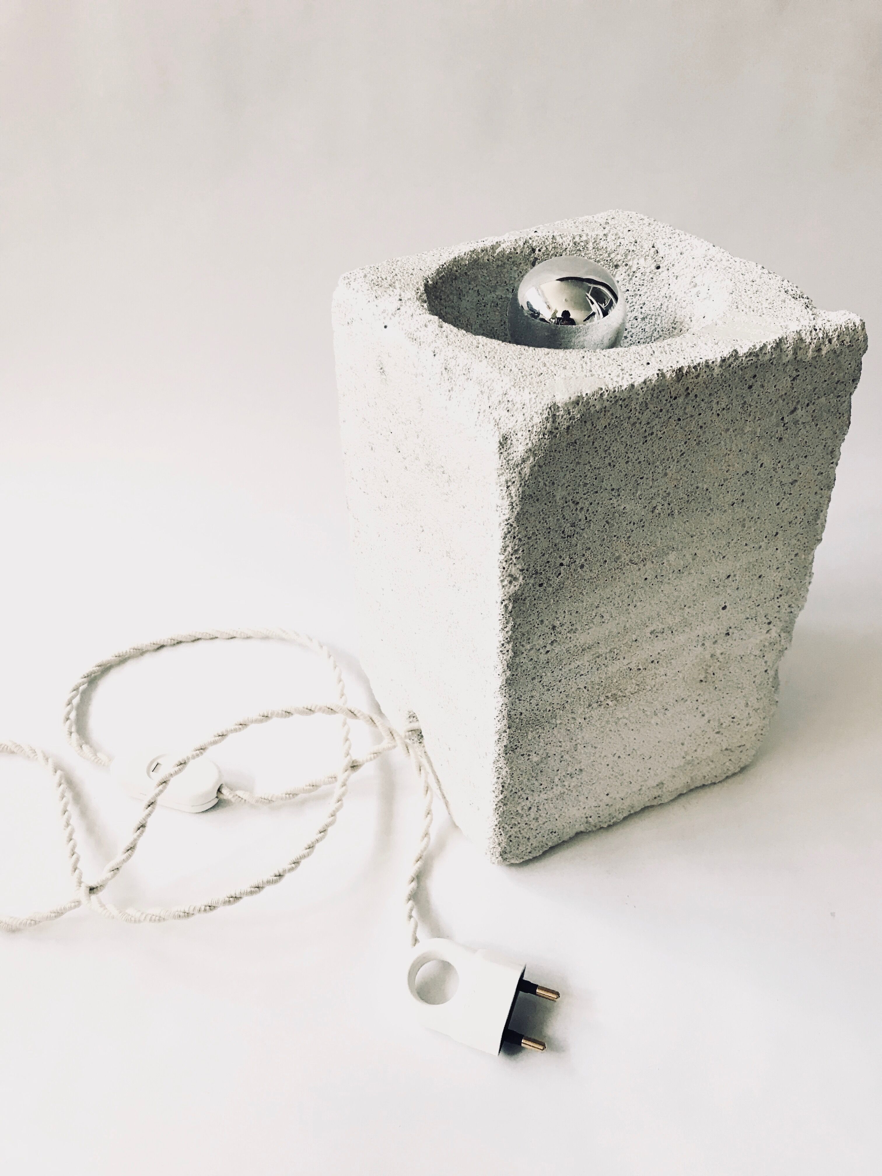 Light concrete cellular