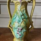 Vase art nouveau en barbotine estampillé