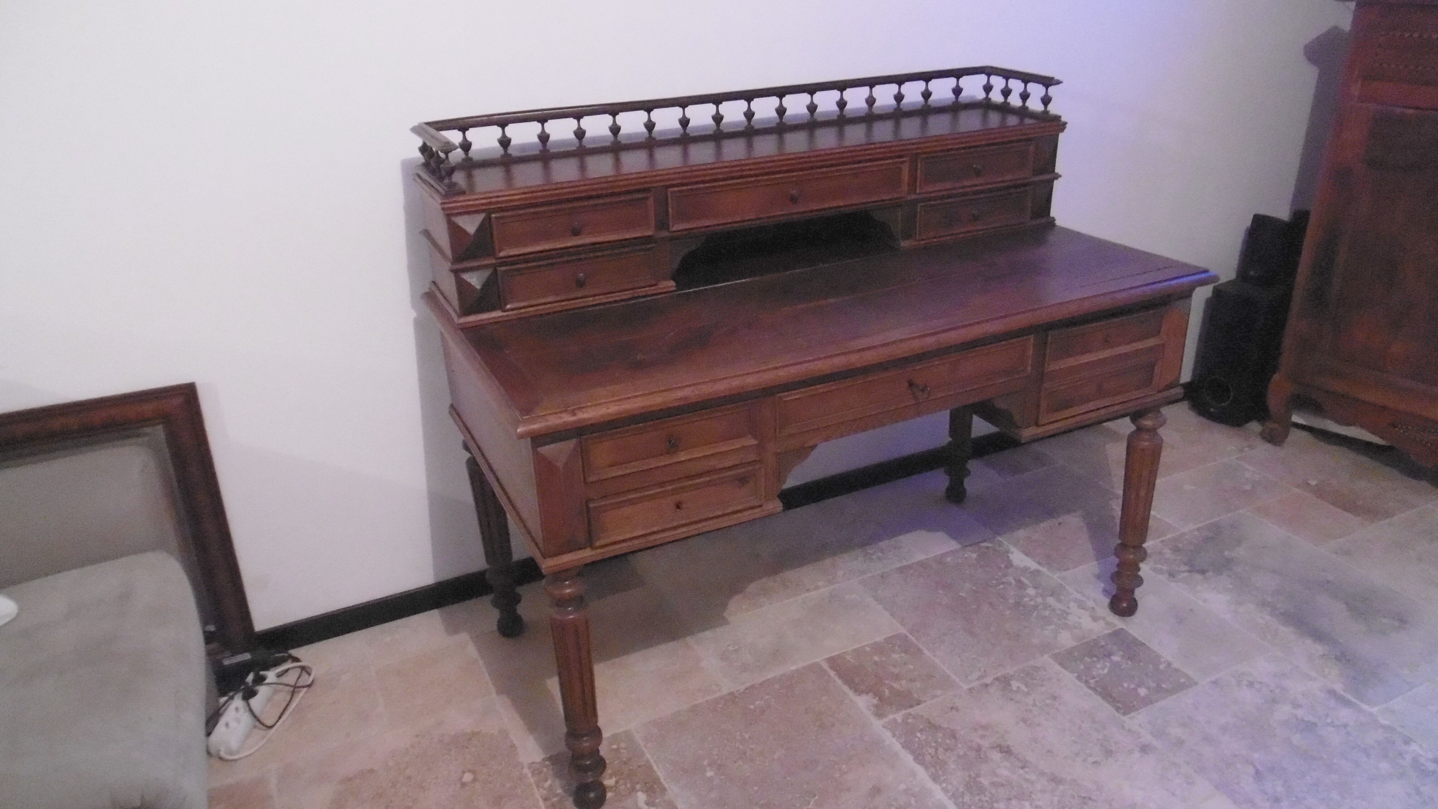 Old desk style Henri II with his gallery