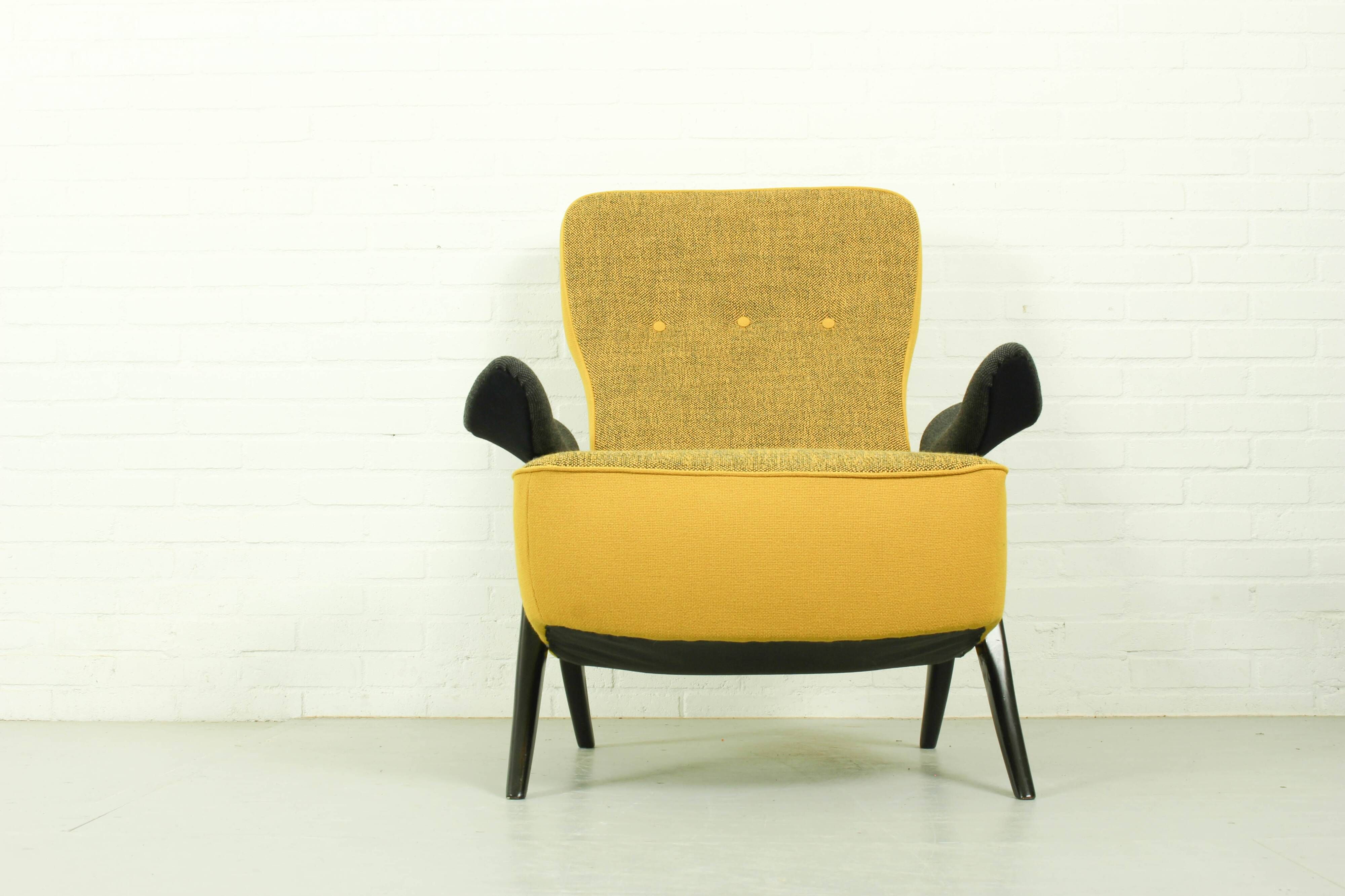 Theo Ruth pour les chaises Artifort Modèle 107 et 137 en Hallingdal Kvadrat.