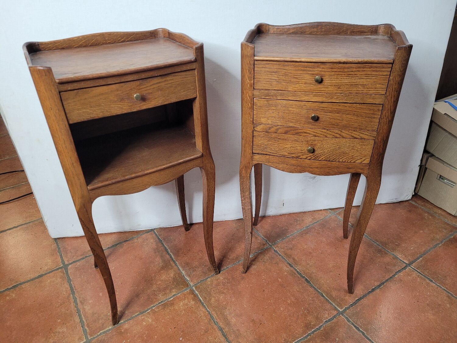 Paire de chevets style Louis XV en chêne