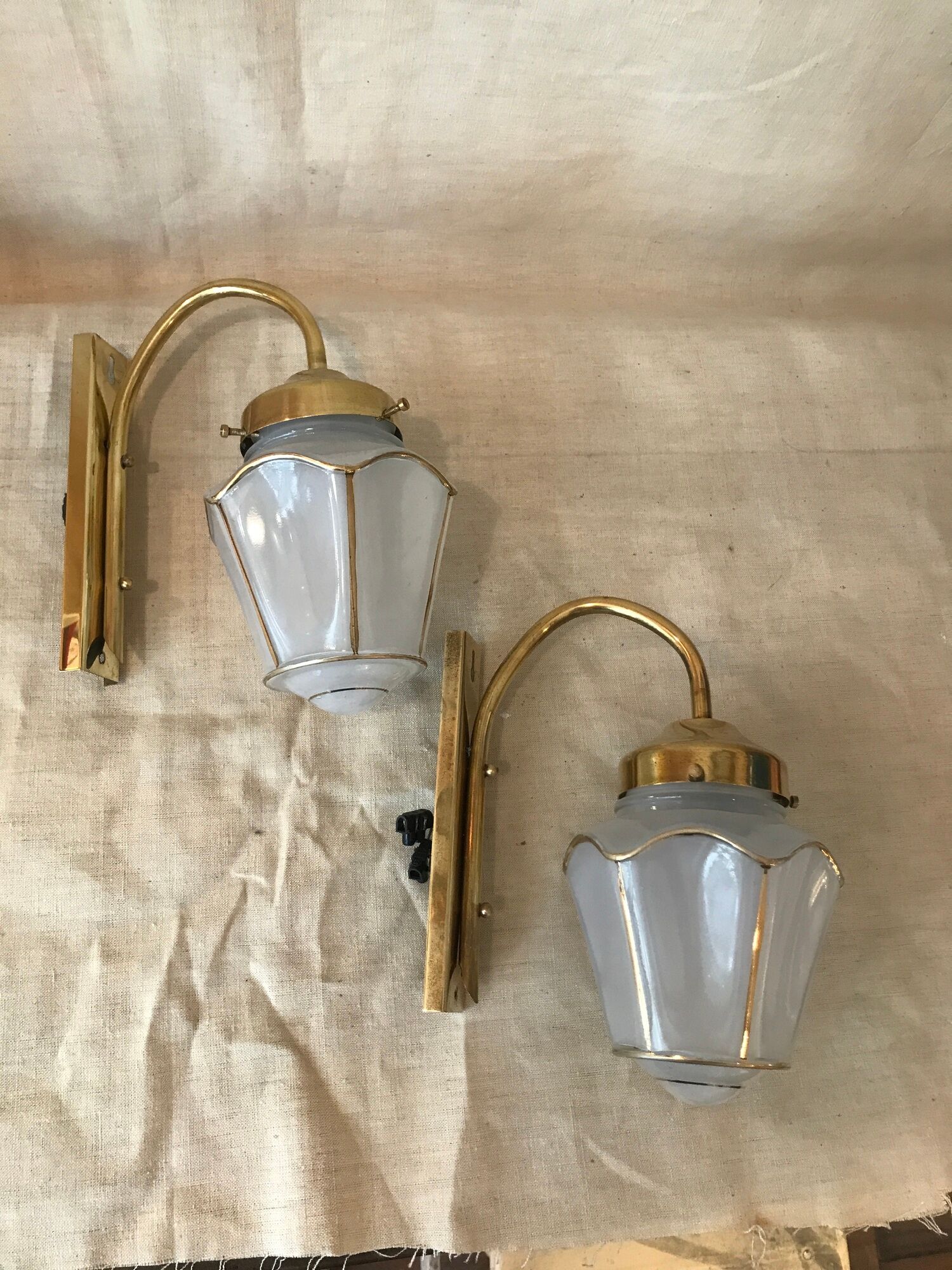 Pair of 1960 brass wall lamps and gilded frosted glass