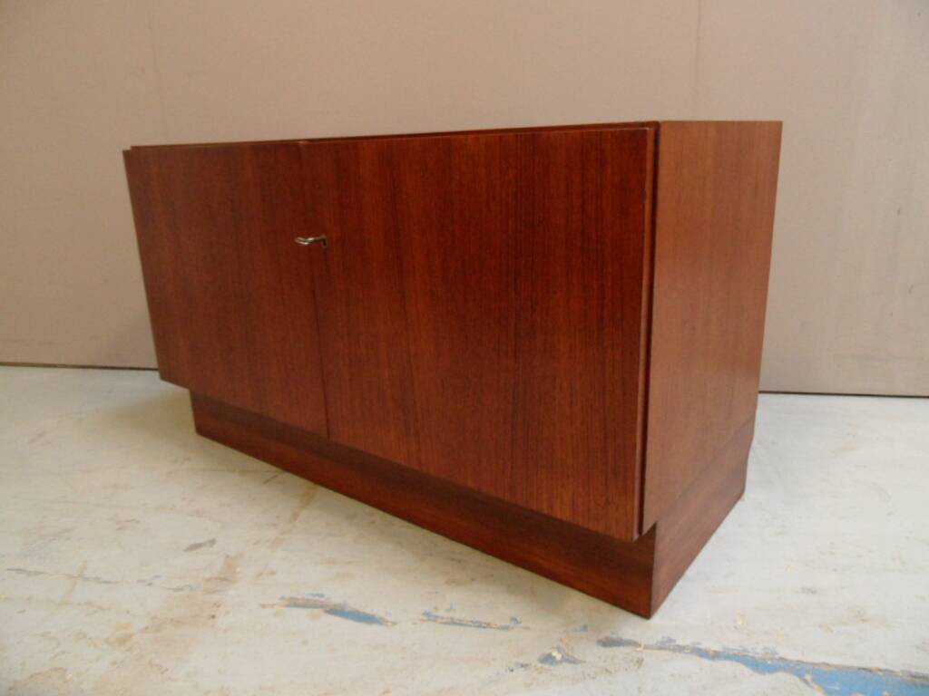 Mid Century 2 doors cabinet 1960's