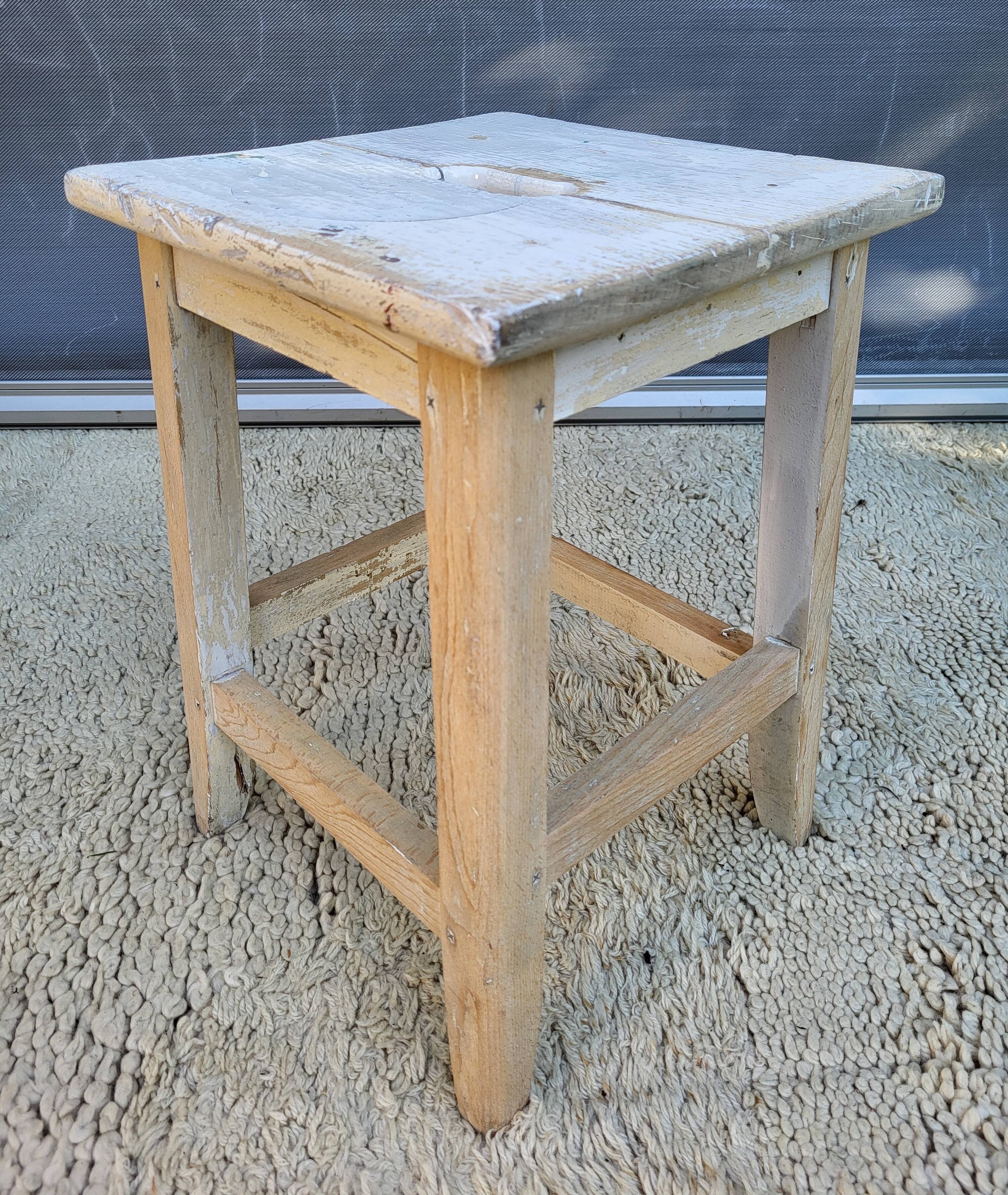 Vintage stool with grip