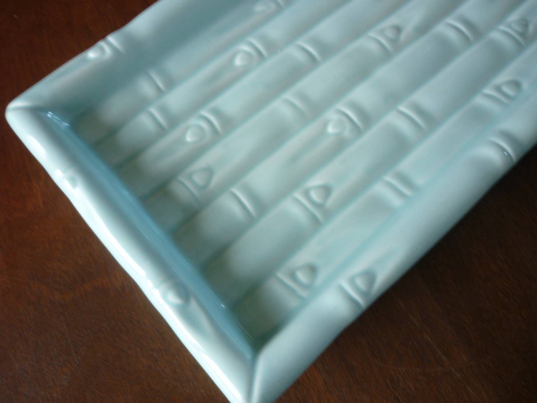 Blue bamboo imitation cake dish