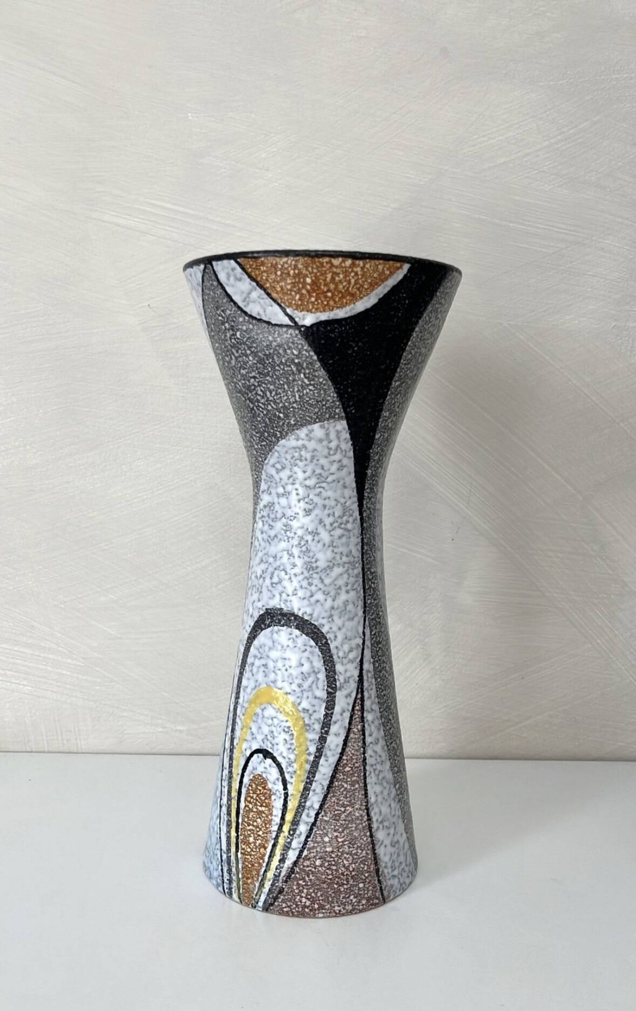 Ceramic vase Rumba, Flora Gouda Holland, 1960s