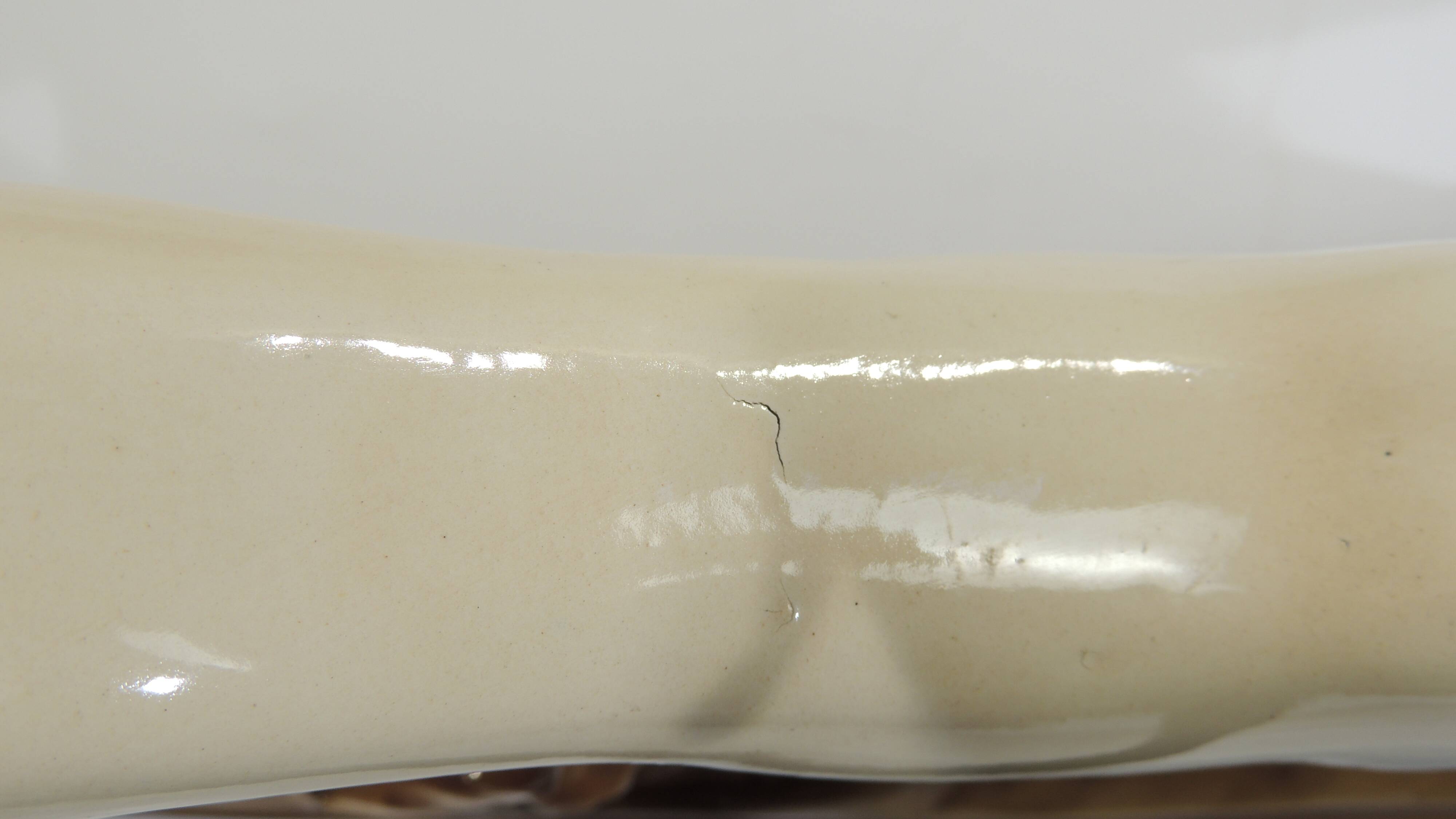 Céramique beige et brune représentant un «Lévrier/vintage 1930